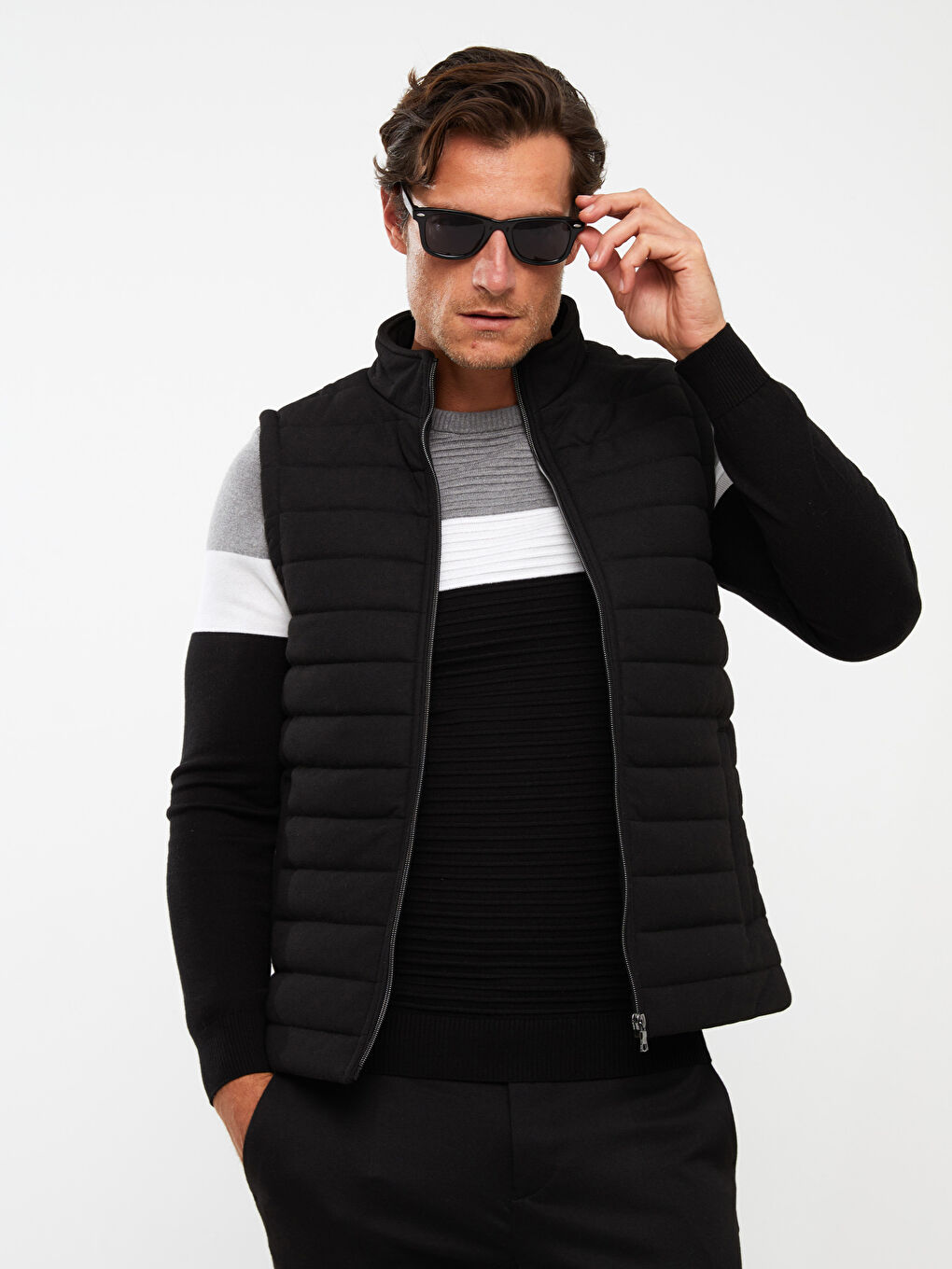 Жилет стандартного кроя с воротником-трубой для мужчин-1