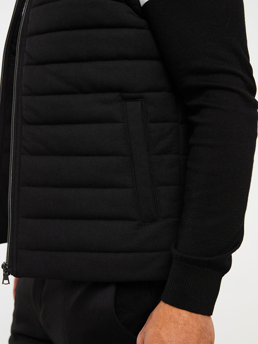 Жилет стандартного кроя с воротником-трубой для мужчин-3