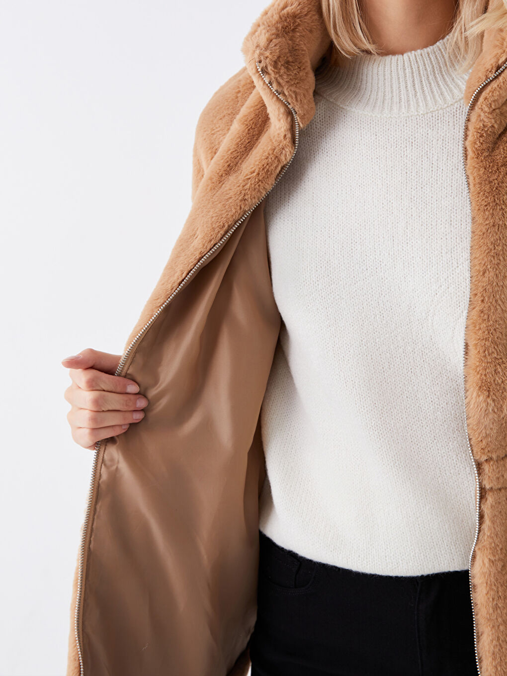 Bej Dik Yaka Kadın Kürk Kaban-4