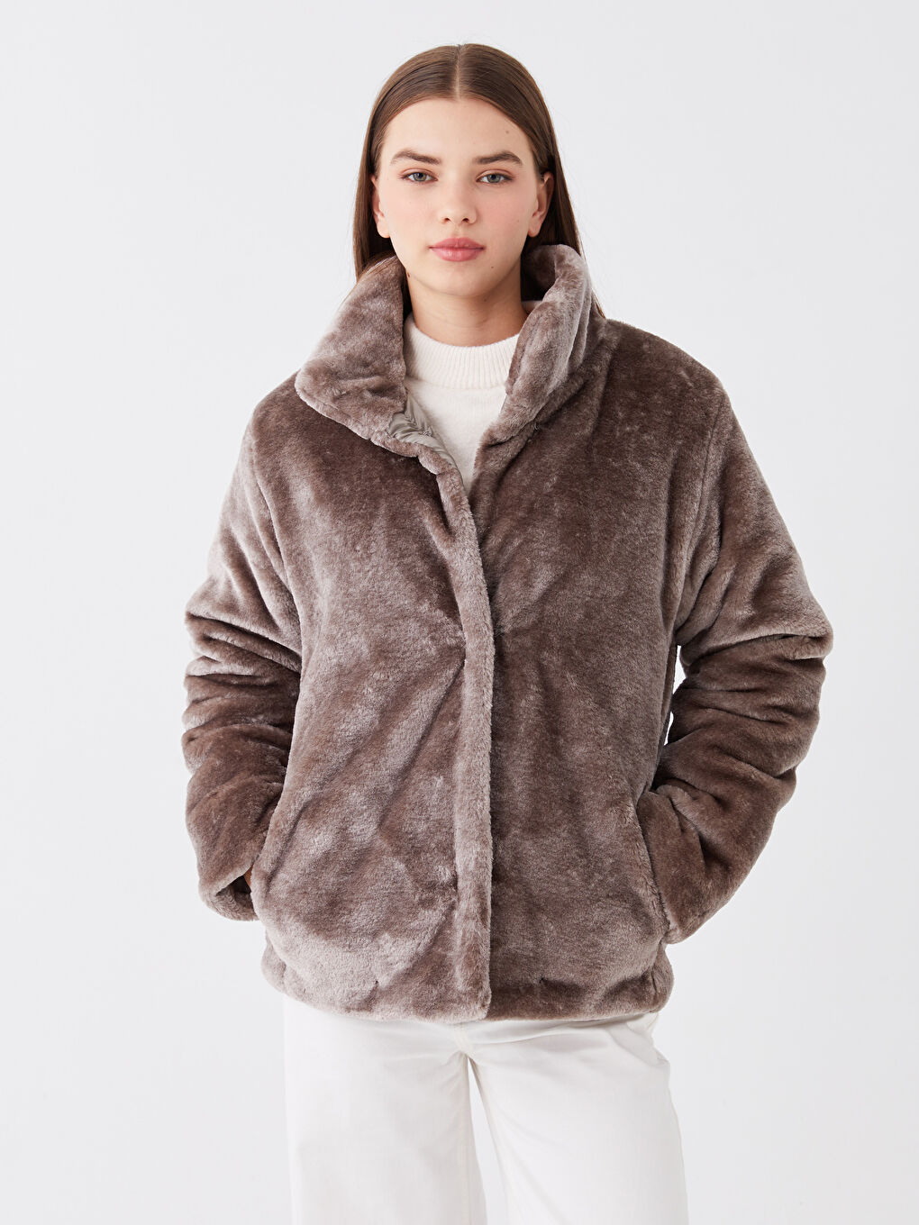 Gri Dik Yaka Düz Uzun Kollu Kadın Pelüş Mont-1