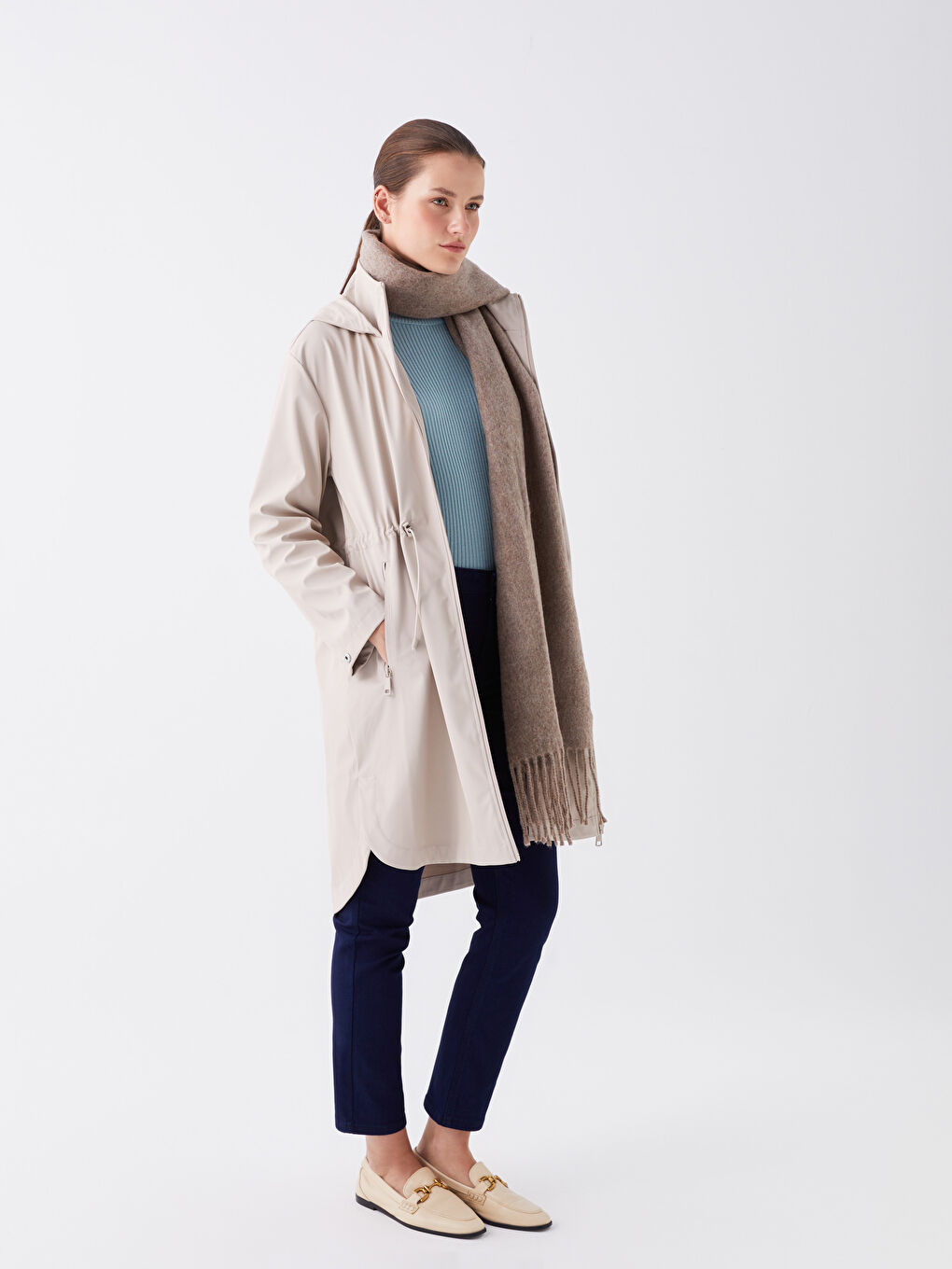 Gri Kadın Kapüşonlu Düz Yağmurluk-3