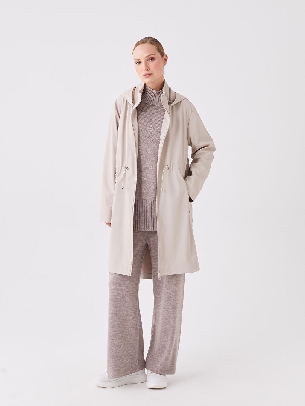 Gri Kadın Kapüşonlu Düz Yağmurluk-4