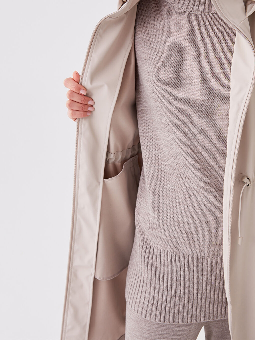 Gri Kadın Kapüşonlu Düz Yağmurluk-8