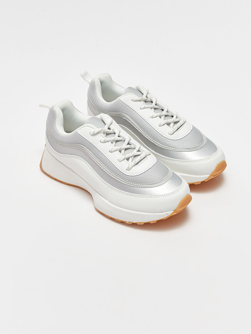 Жіночі кросівки на шнурівці