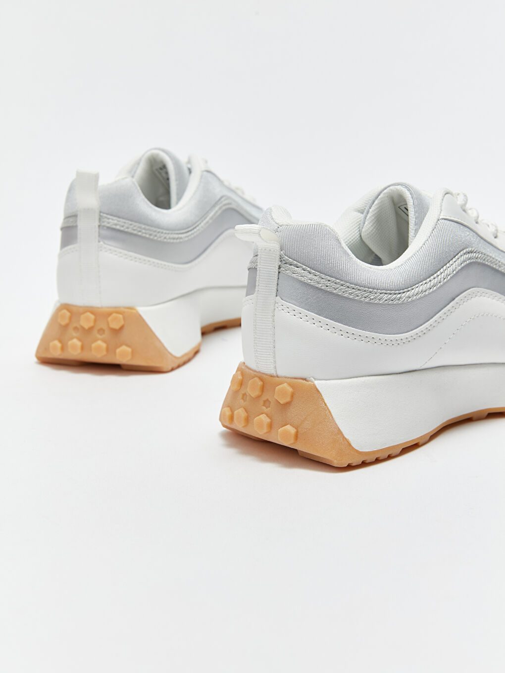 Жіночі кросівки на шнурівці-4