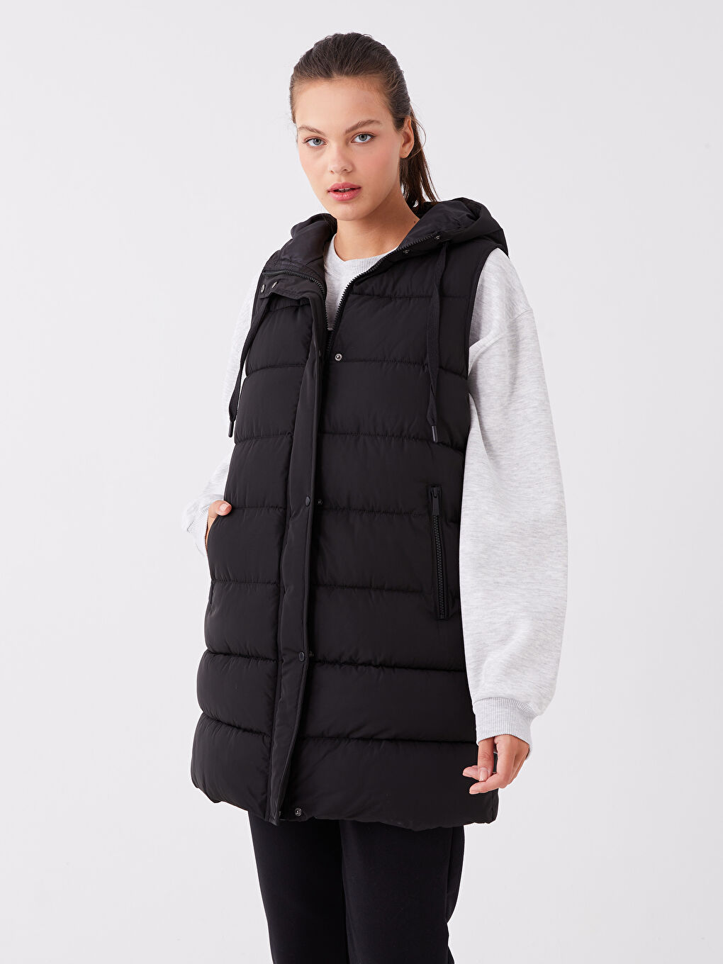 Vestă matlasată simplă cu glugă pentru femei