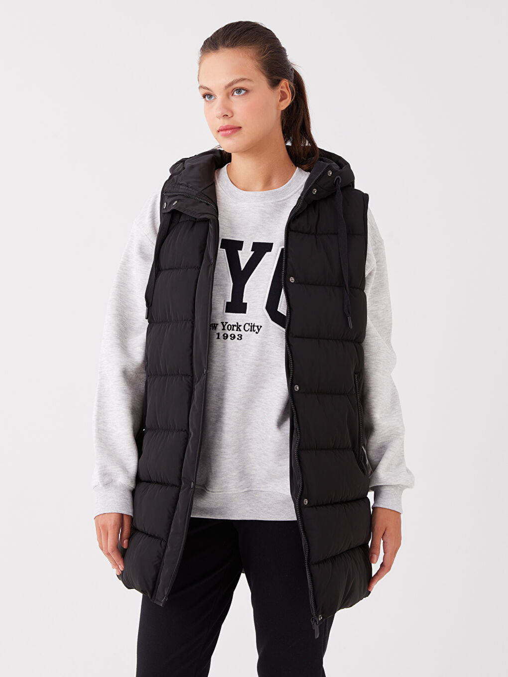 Vestă matlasată simplă cu glugă pentru femei-1