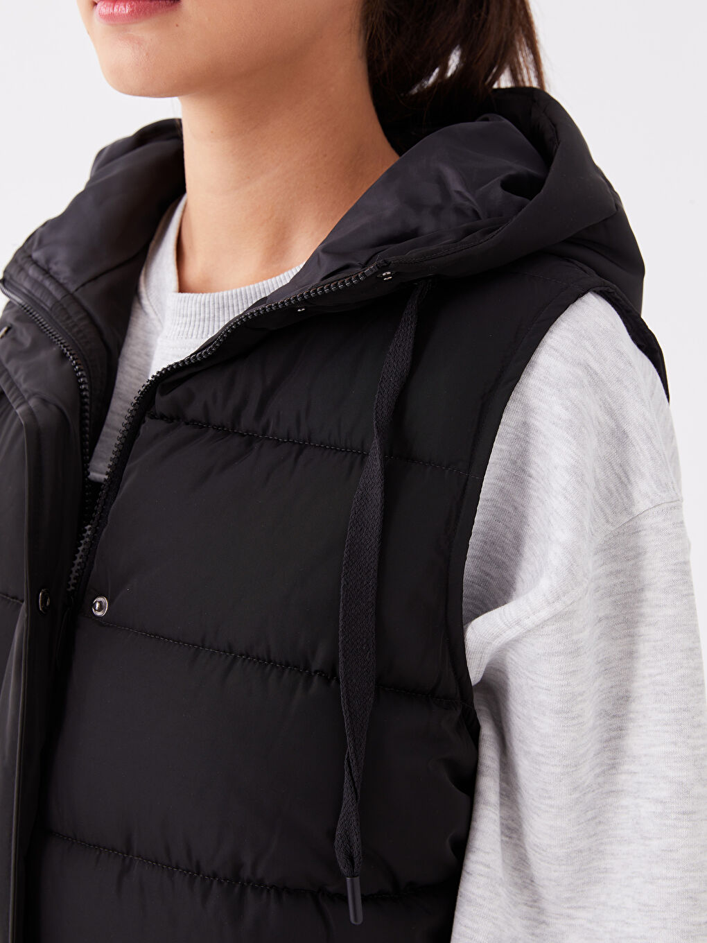 Vestă matlasată simplă cu glugă pentru femei-3