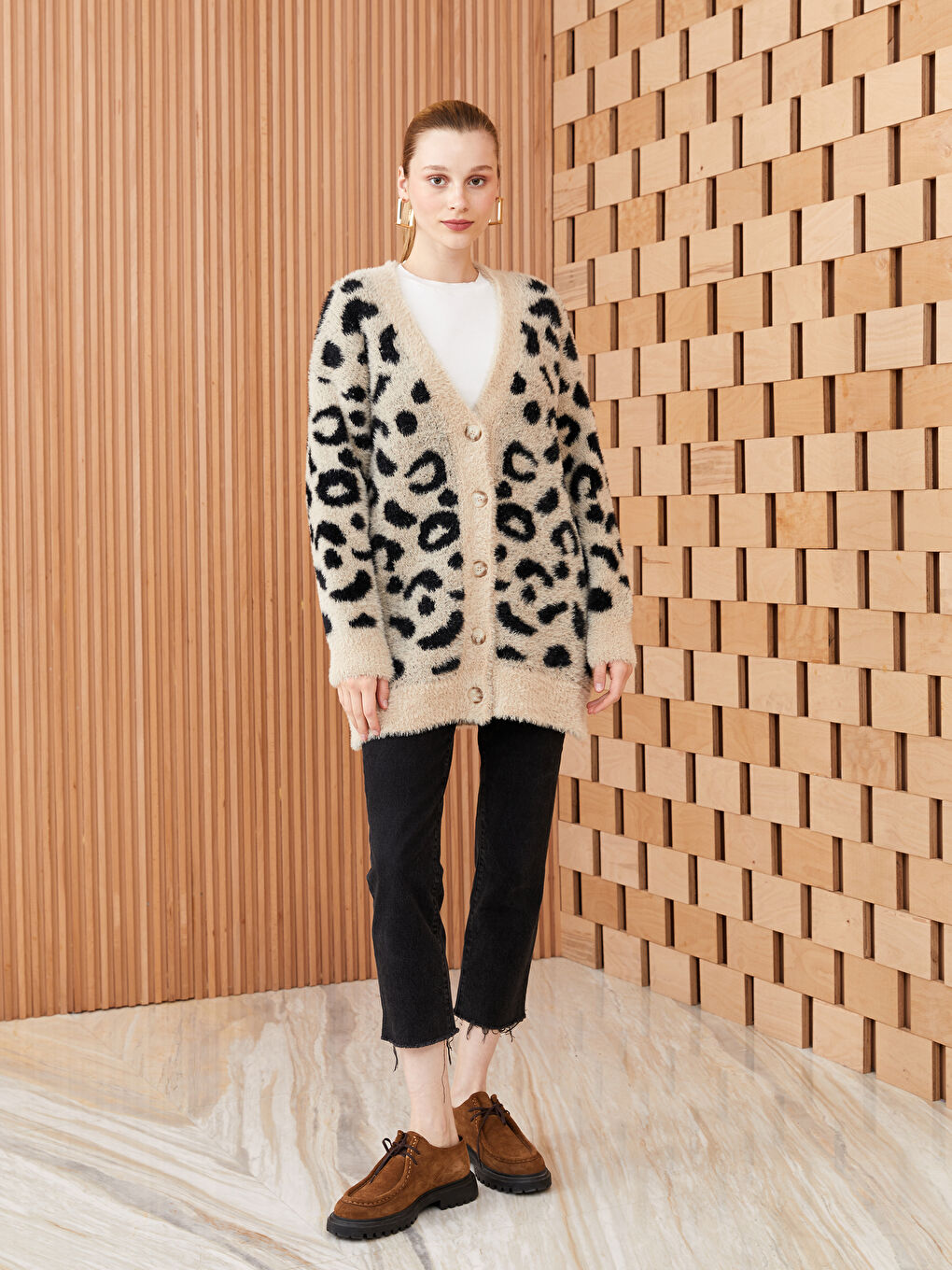 Bej V Yaka Desenli Uzun Kollu Kadın Pelüş Hırka-2