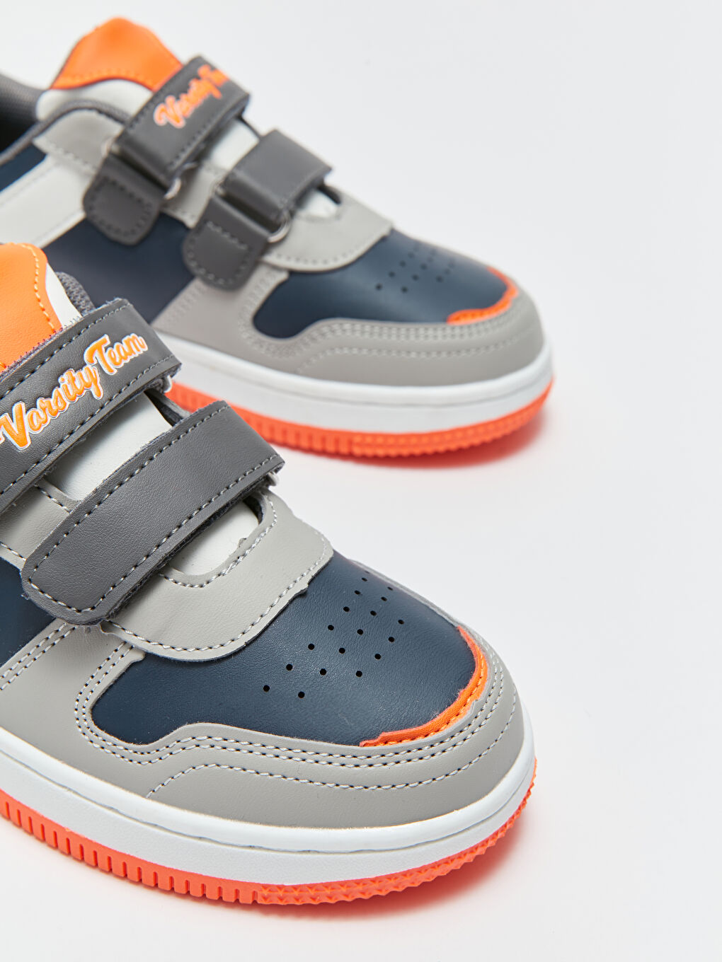 LCW STEPS Cırt Cırtlı Erkek Çocuk Spor Ayakkabı -W33283Z4-HUC