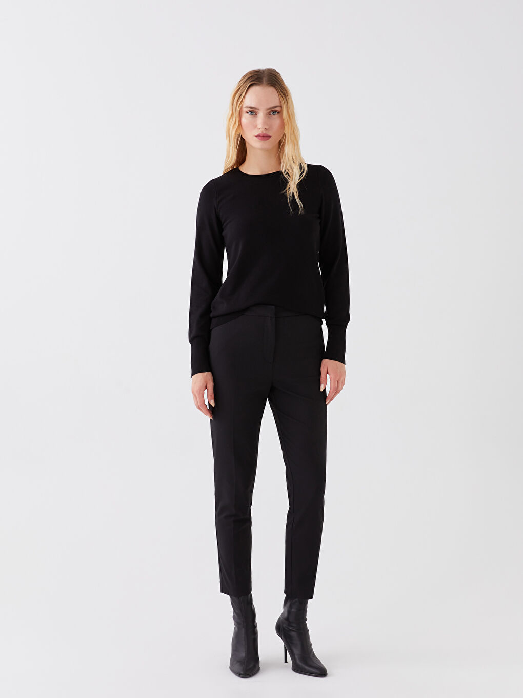 Siyah Bisiklet Yaka Düz Uzun Kollu Kadın Triko Kazak-1