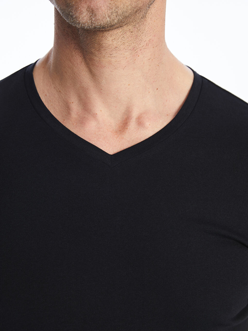LCWAIKIKI Classic V-Neck Short Sleeve Jersey Men's T-Shirt -W33333Z8-CVL