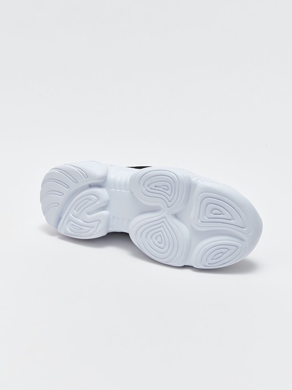 حذاء رياضي نسائي بنعل سميك وتفاصيل شبكية-3