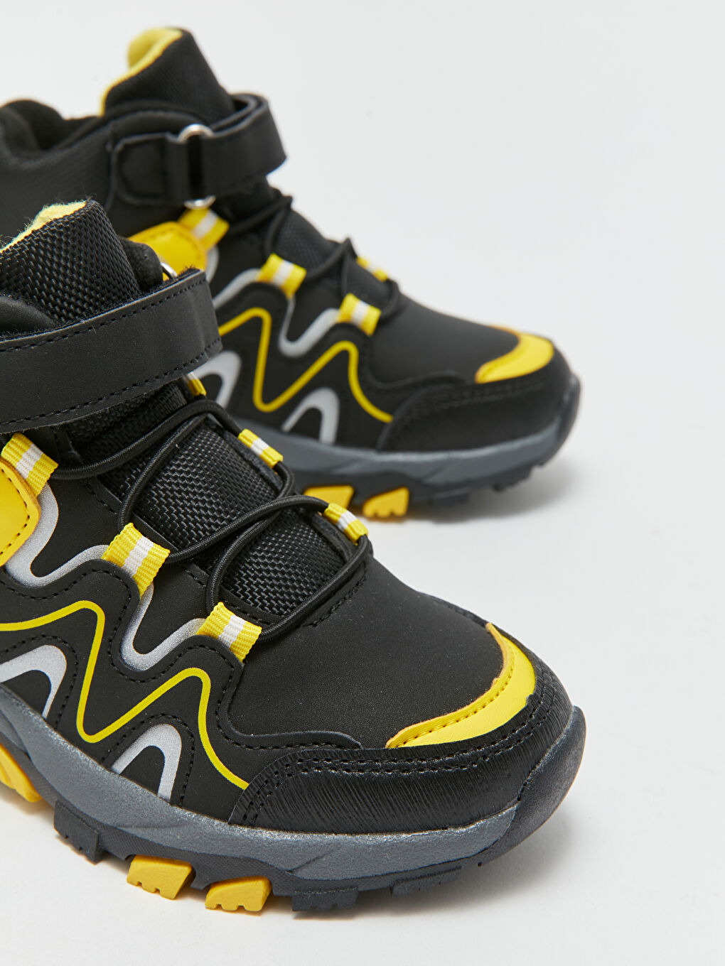 LCW STEPS Color Block Boys Trekking Boots with Lace-Up and Velcro Closure -W33504Z4-HUC
