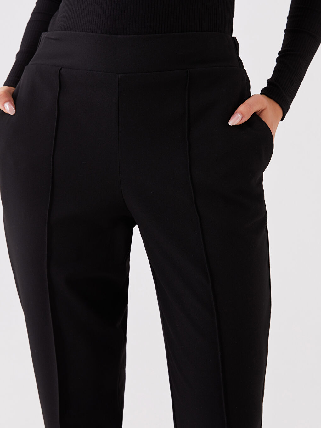 LCWAIKIKI بنەڕەتی پانتۆڵی کەمەر لاستیک فیتی ڕاحەت بۆ ژنان -W33663Z8-CVL