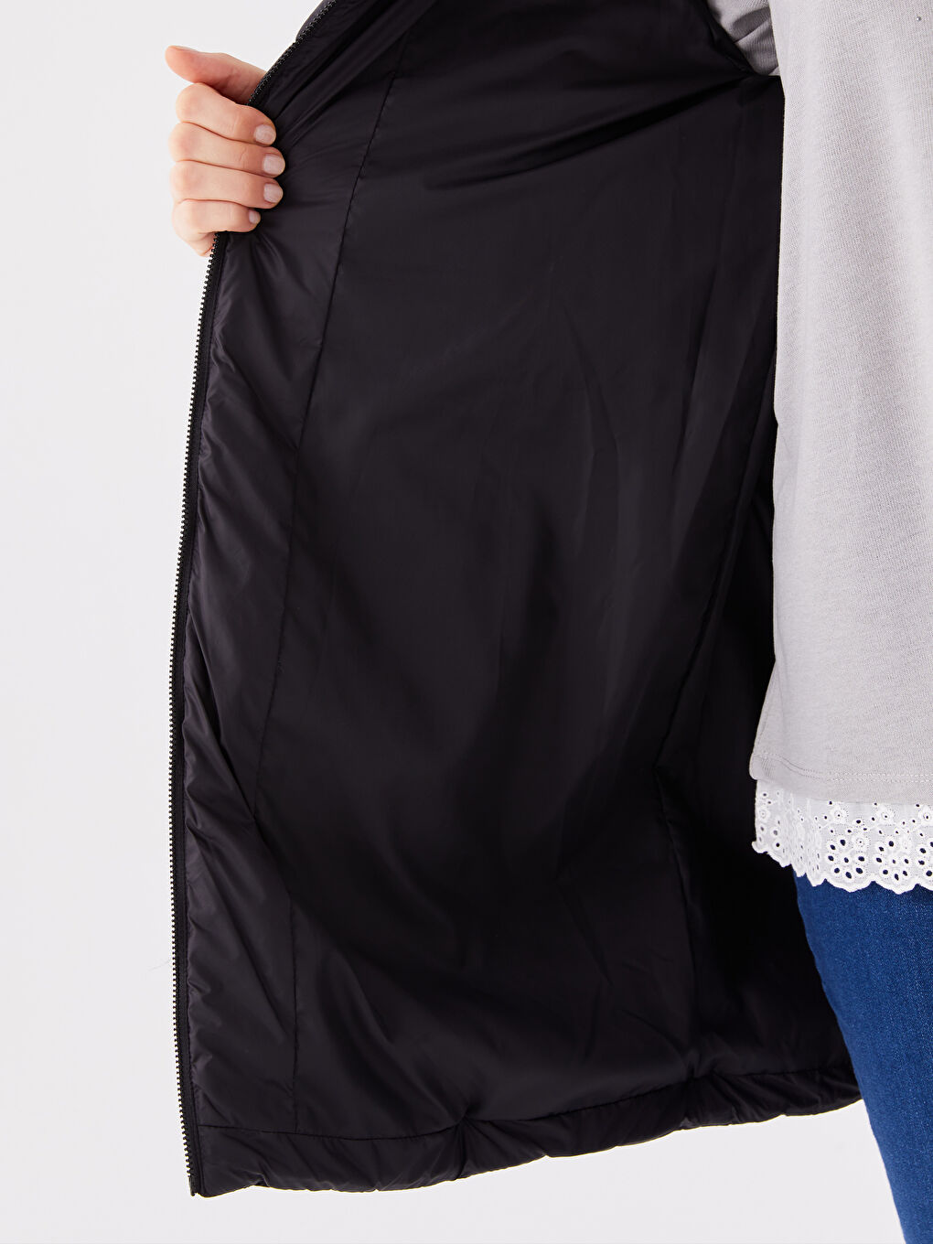 Siyah Kadın Kapüşonlu Düz Şişme Mont-4