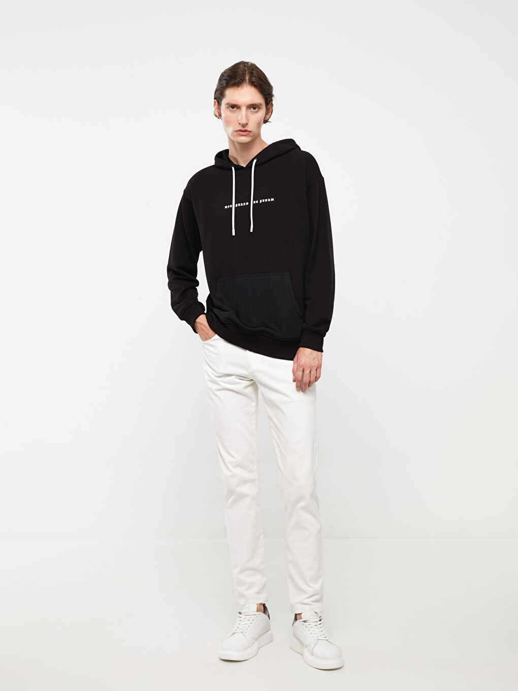 LCW Casual Yeni Siyah Uzun Kollu Baskılı Erkek Hoodie - 1