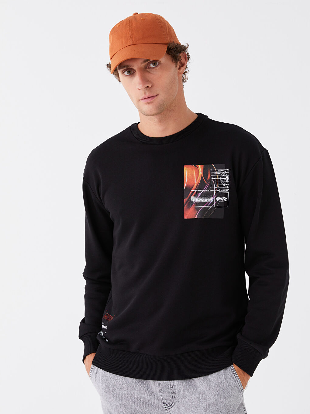 LCW Casual Yeni Siyah Bisiklet Yaka Uzun Kollu Baskılı Erkek Sweatshirt - 1