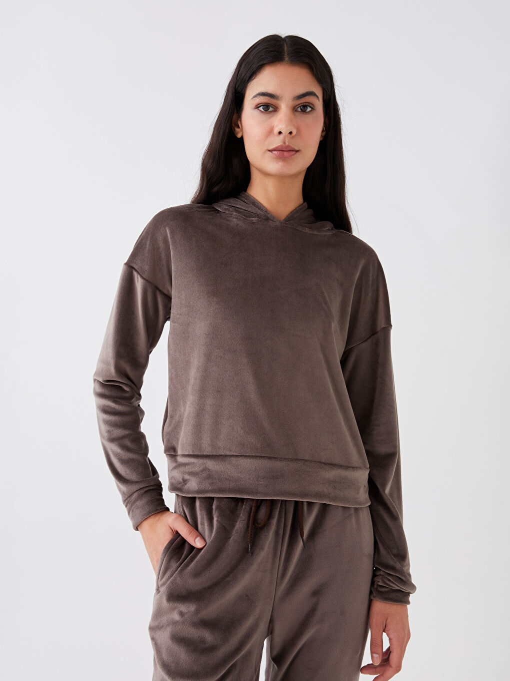 Kahverengi Kapüşonlu Düz Uzun Kollu Kadife Kadın Pijama Takımı-1