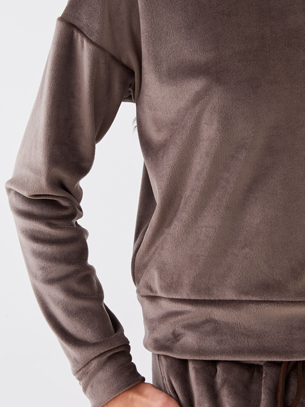 Kahverengi Kapüşonlu Düz Uzun Kollu Kadife Kadın Pijama Takımı-2