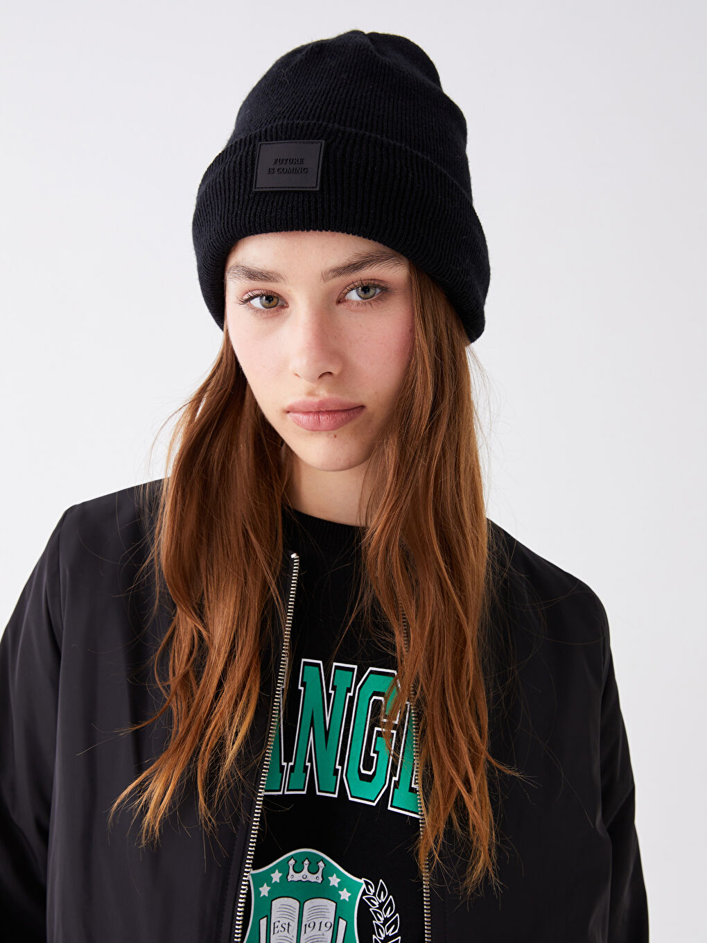 قبعة صغيرة تريكو للسيدات بالتفاصيل