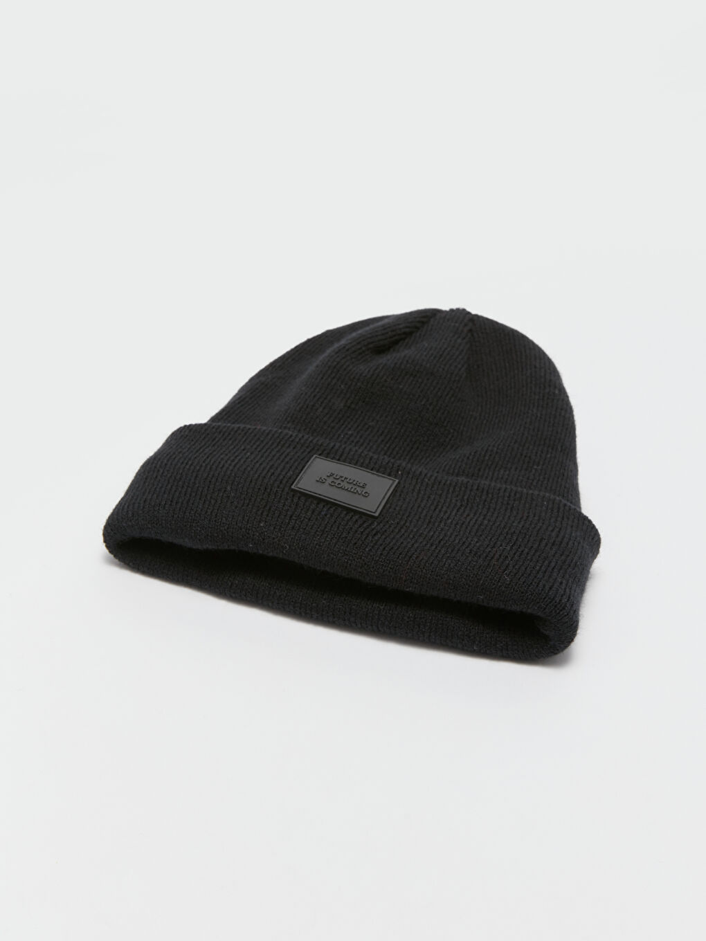 قبعة صغيرة تريكو للسيدات بالتفاصيل-3