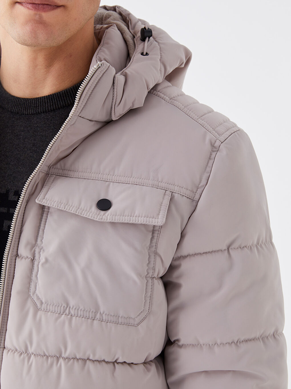 Muška puf jakna standardnog kroja s kapuljačom-3