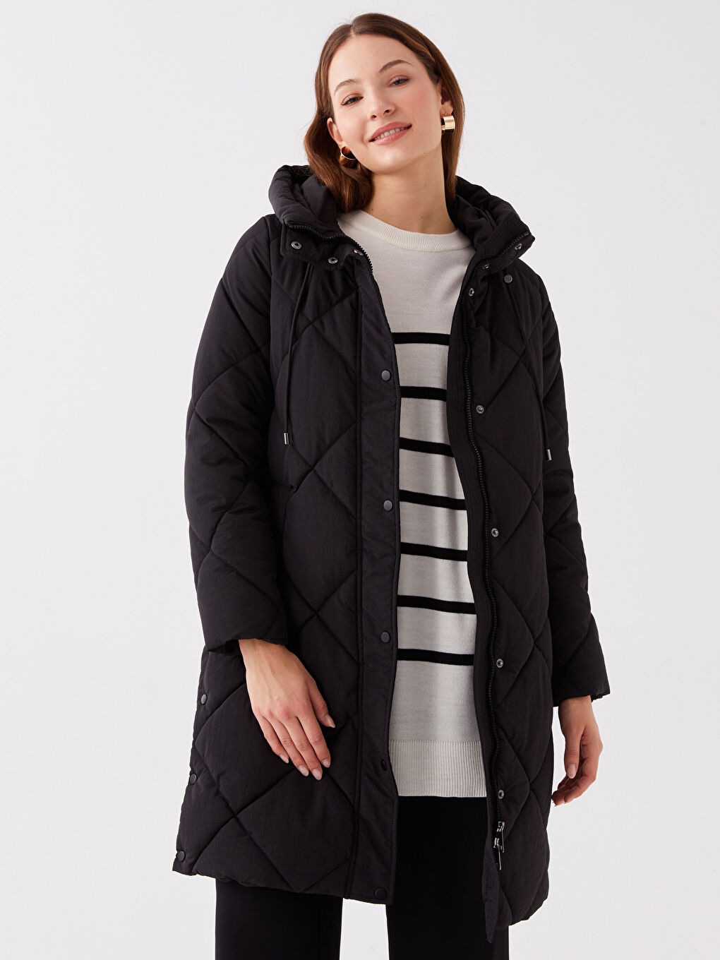 Siyah Kapüşonlu Kapitone Kadın Şişme Mont-1