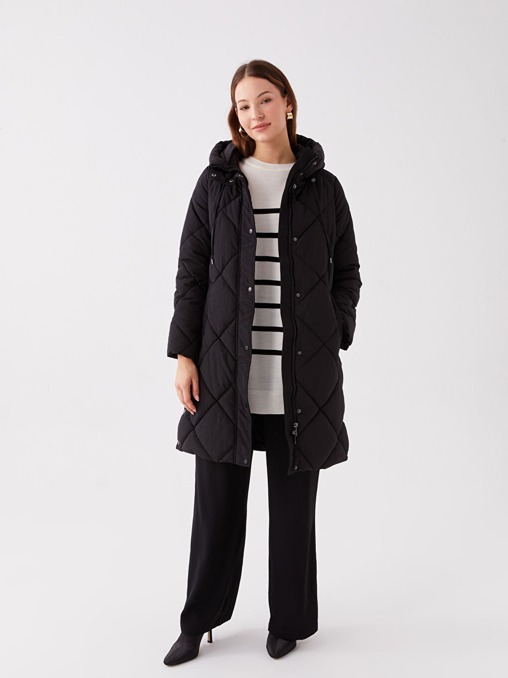 Siyah Kapüşonlu Kapitone Kadın Şişme Mont-2