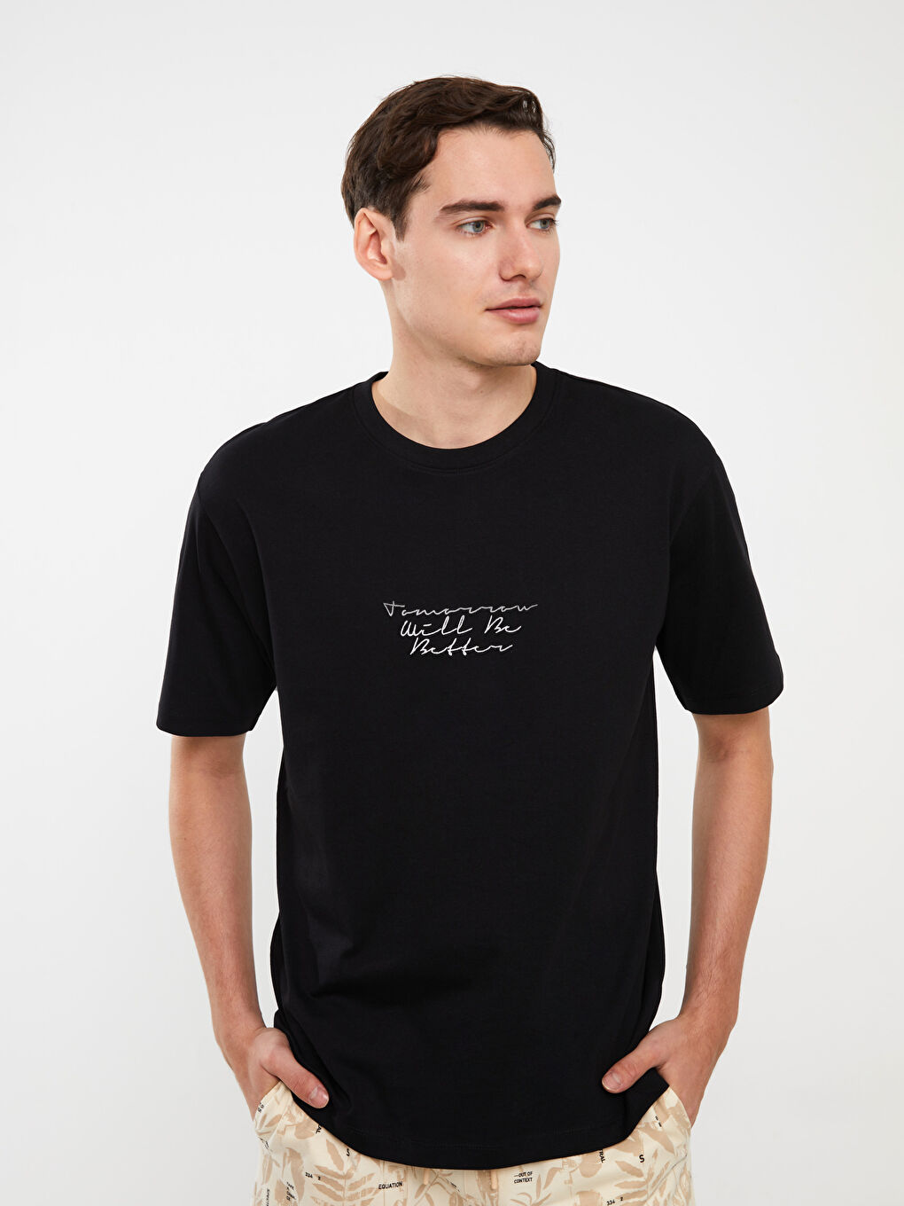 მრგვალი საყელო მოკლე სახელო ნაბეჭდი კომბინირებული ბამბის მამაკაცის მაისური