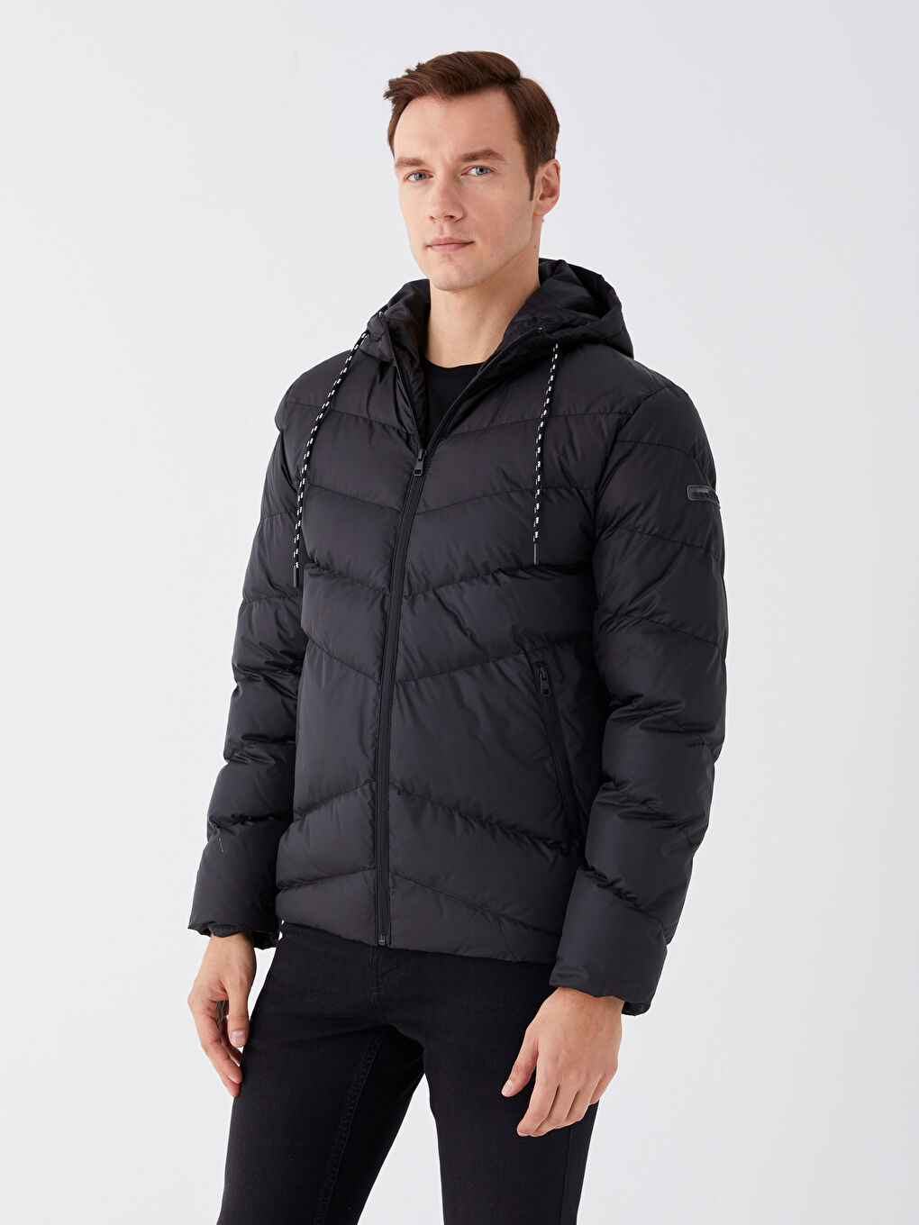 Siyah Standart Kalıp Kapüşonlu Erkek Şişme Mont