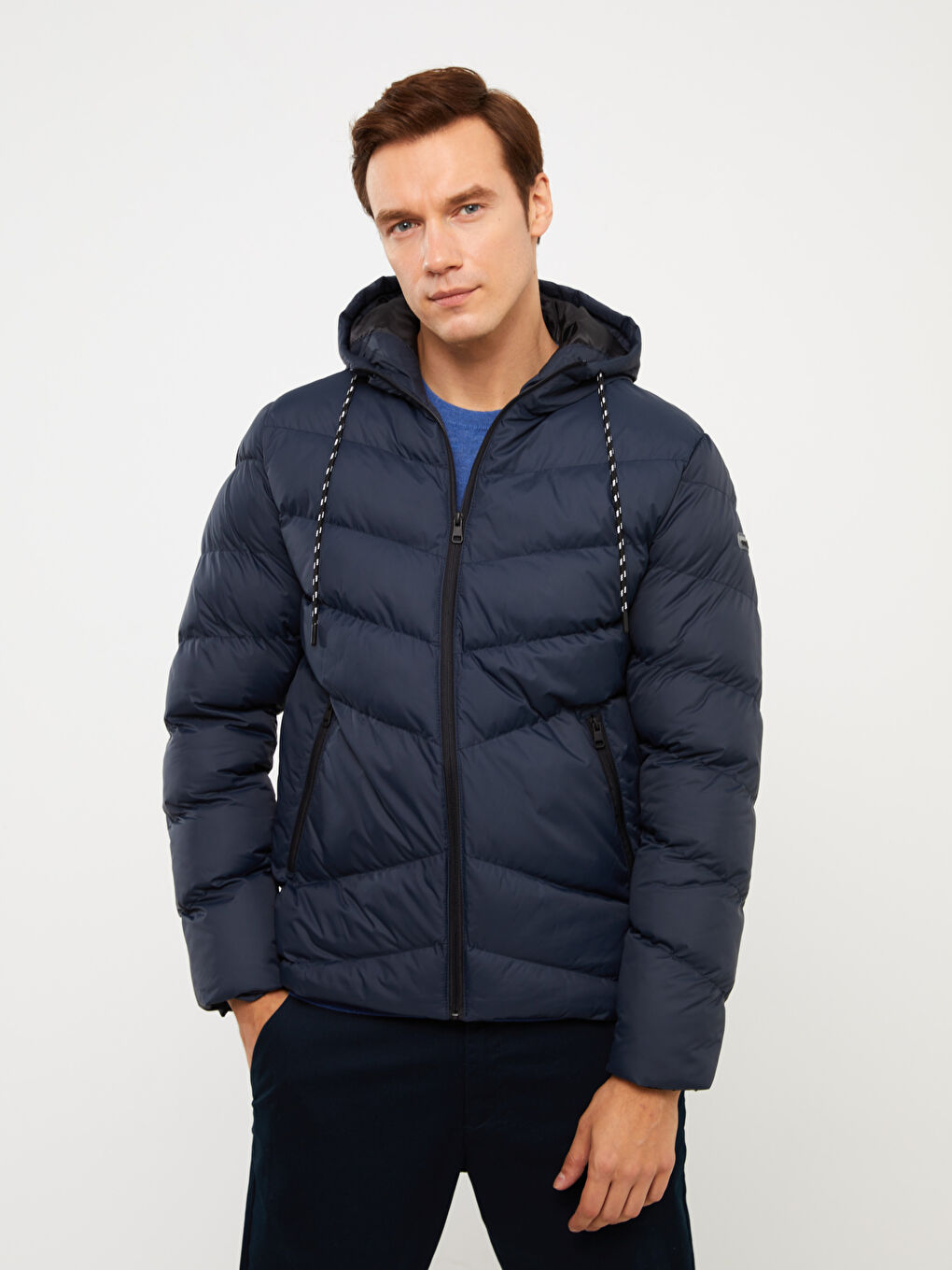 Пальто-дутка для чоловіків стандартного крою з капюшоном