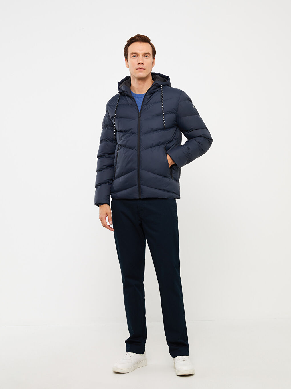 Пальто-дутка для чоловіків стандартного крою з капюшоном-2