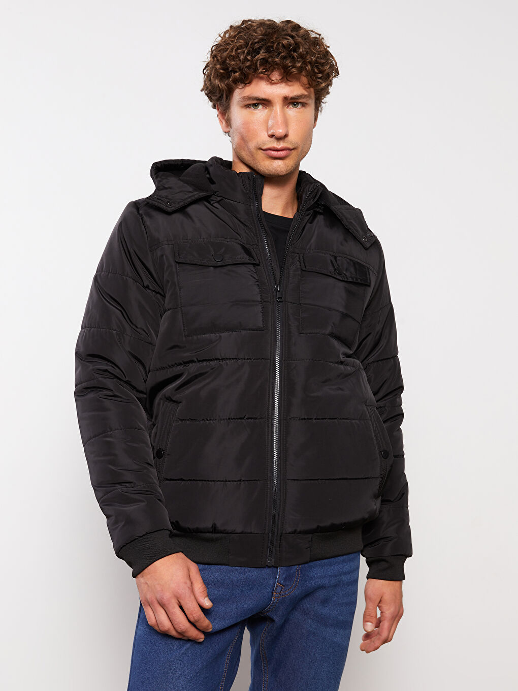 Siyah Standart Kalıp Kapüşonlu Erkek Şişme Mont