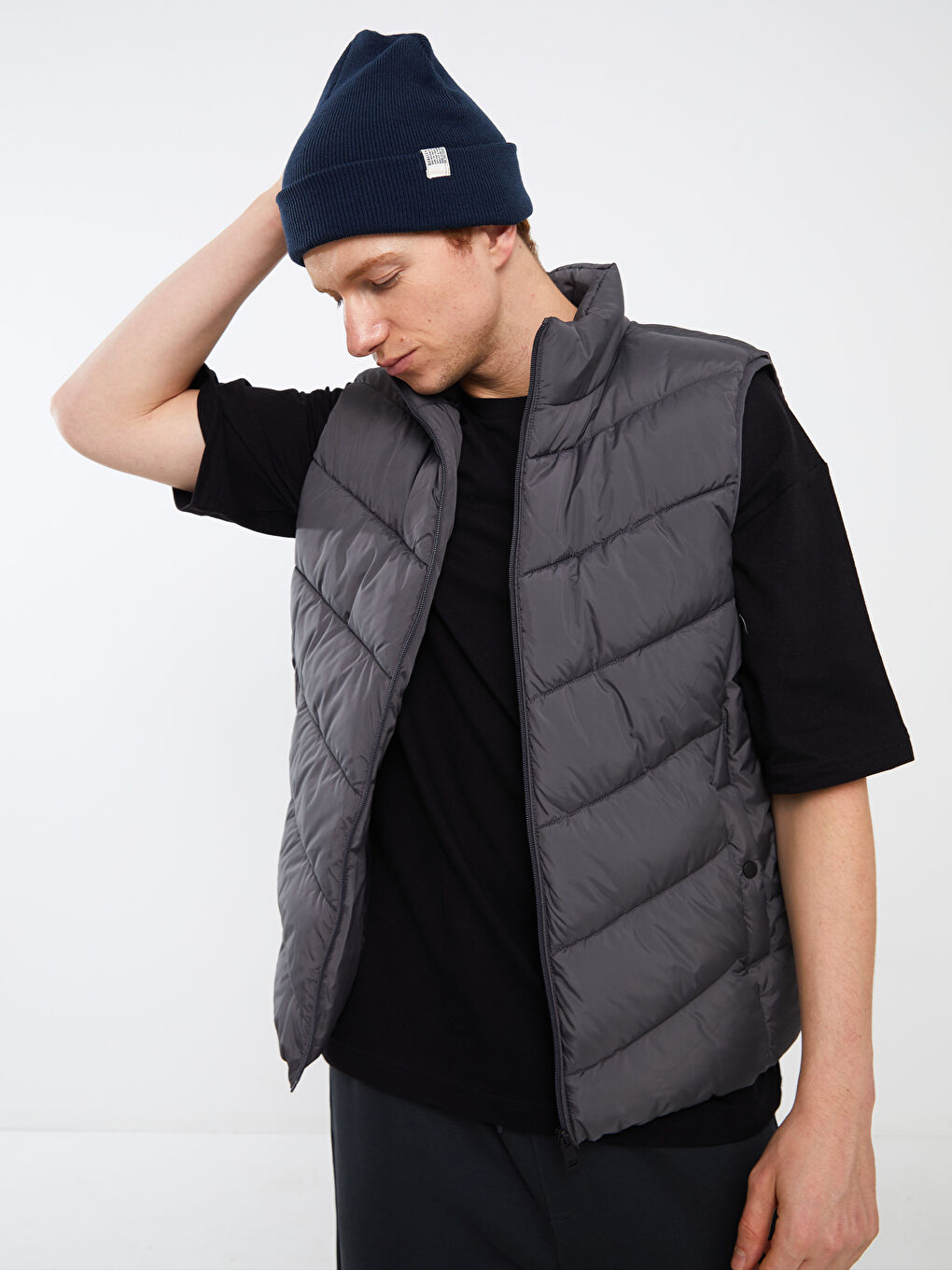 Жилет Дутый Мужской Стандартного Кроя С Воротником-Трубой-1
