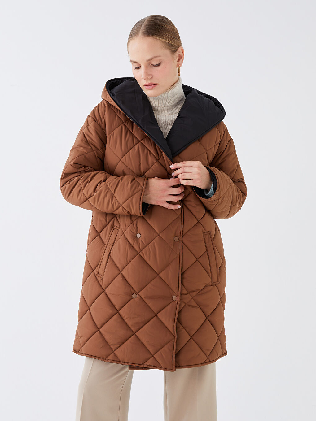 معطف سميك مبطّن قابل للعكس بقبّ نساء-1