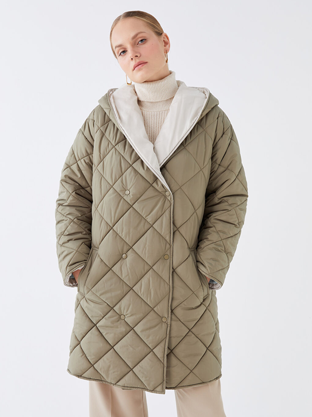 LCW مۆدێست پاڵتۆی پوفەری کڵاودار دوو ڕووە بۆ ژنان -W34556Z8-VBN