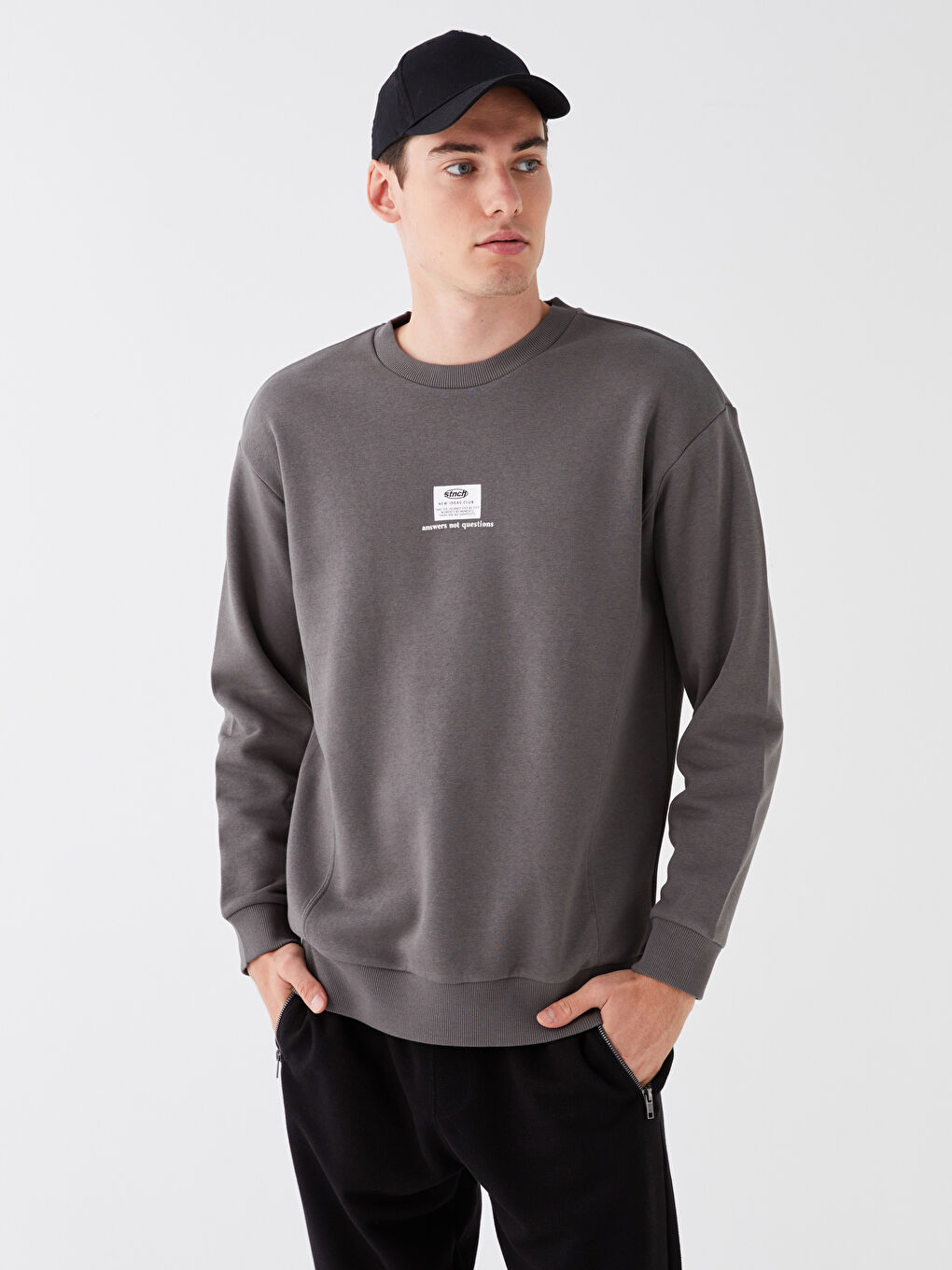 LCW Casual Koyu Gri Bisiklet Yaka Uzun Kollu Baskılı Erkek Sweatshirt