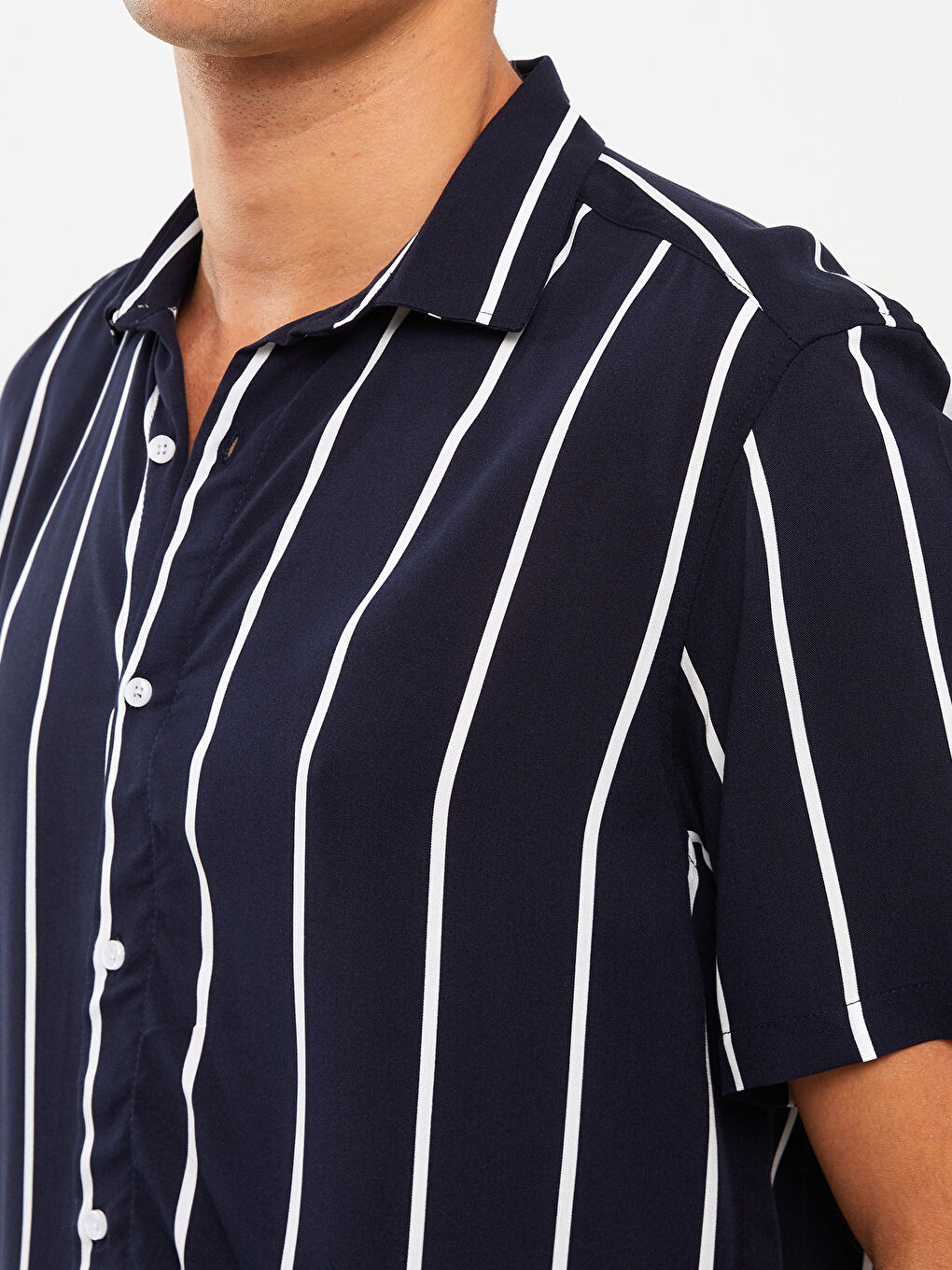 Lacivert Regular Fit Kısa Kollu Çizgili Viskon Erkek Gömlek-1