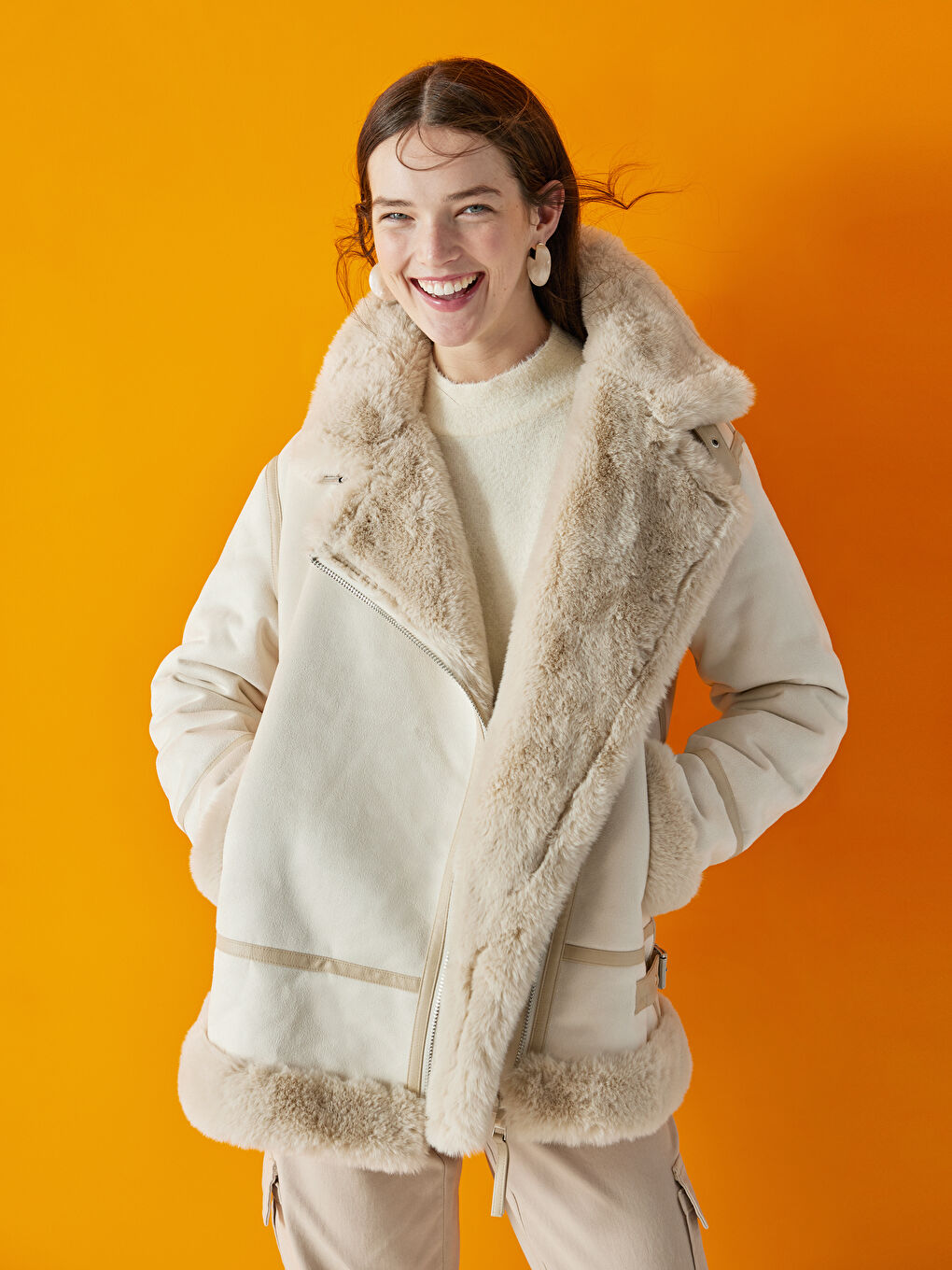 Bej Biker Yaka Düz Uzun Kollu Kadın Kaban