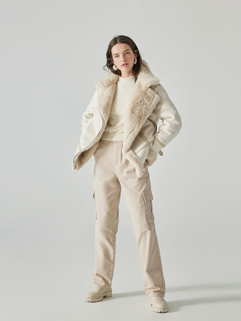 Bej Biker Yaka Düz Uzun Kollu Kadın Kaban-1