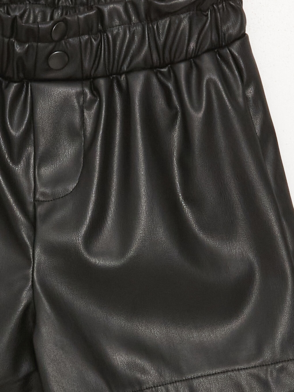 Siyah Beli Lastikli Deri Görünümlü Kız Çocuk Şort-3