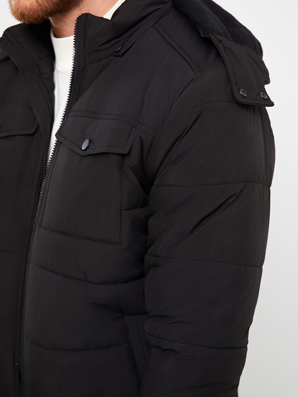 Siyah Standart Kalıp Kapüşonlu Erkek Şişme Mont-4