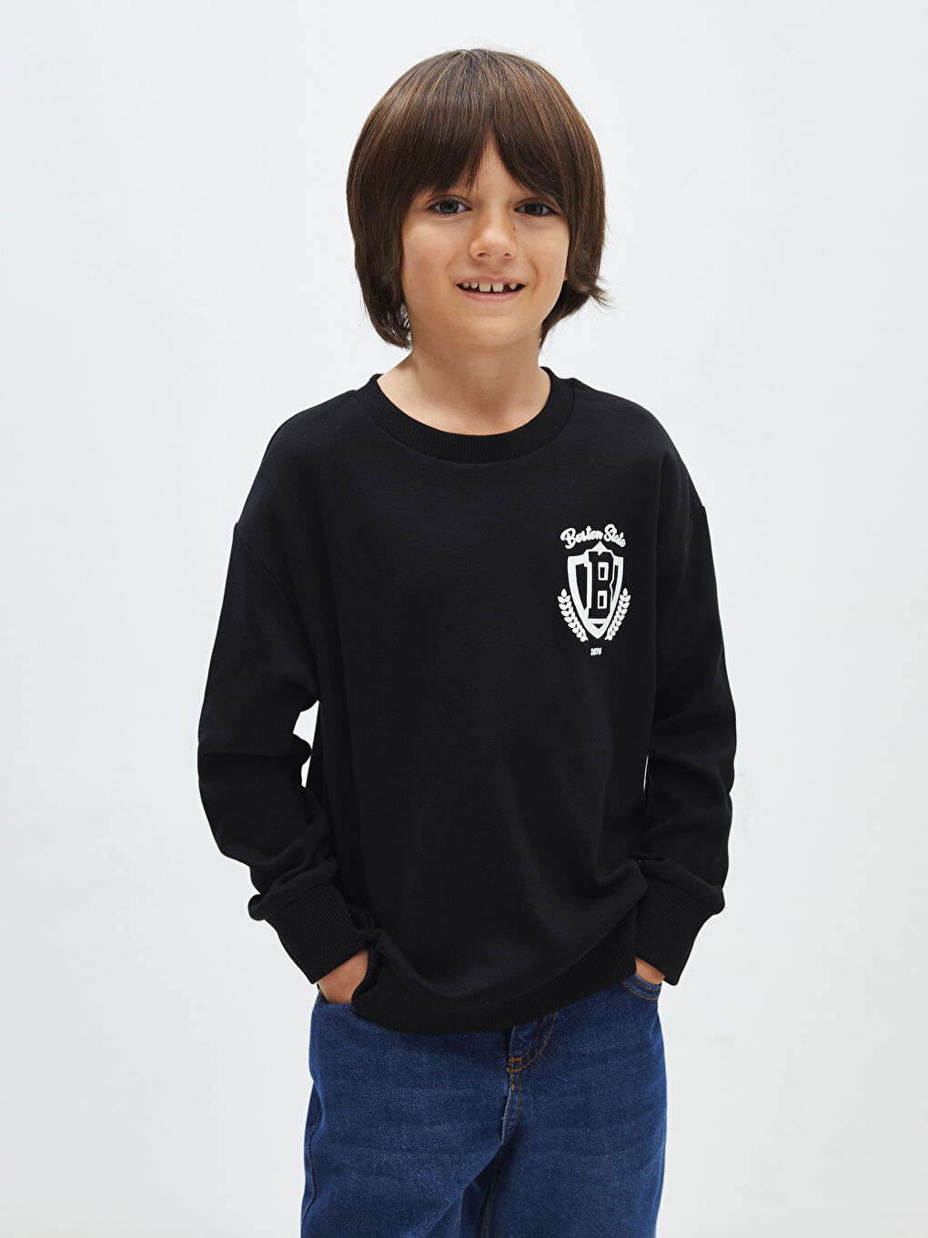 LCW Kids Yeni Siyah Rahat Kalıp Bisiklet Yaka Baskılı Erkek Çocuk Sweatshirt - 1