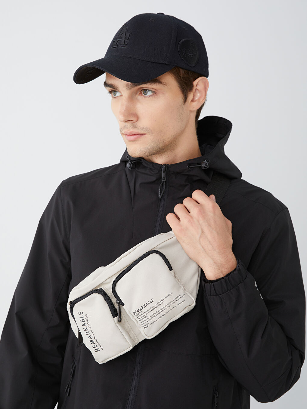 Bej Yazı Baskılı Erkek Bel Çantası