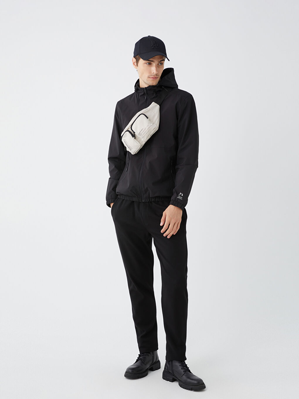 Bej Yazı Baskılı Erkek Bel Çantası-1