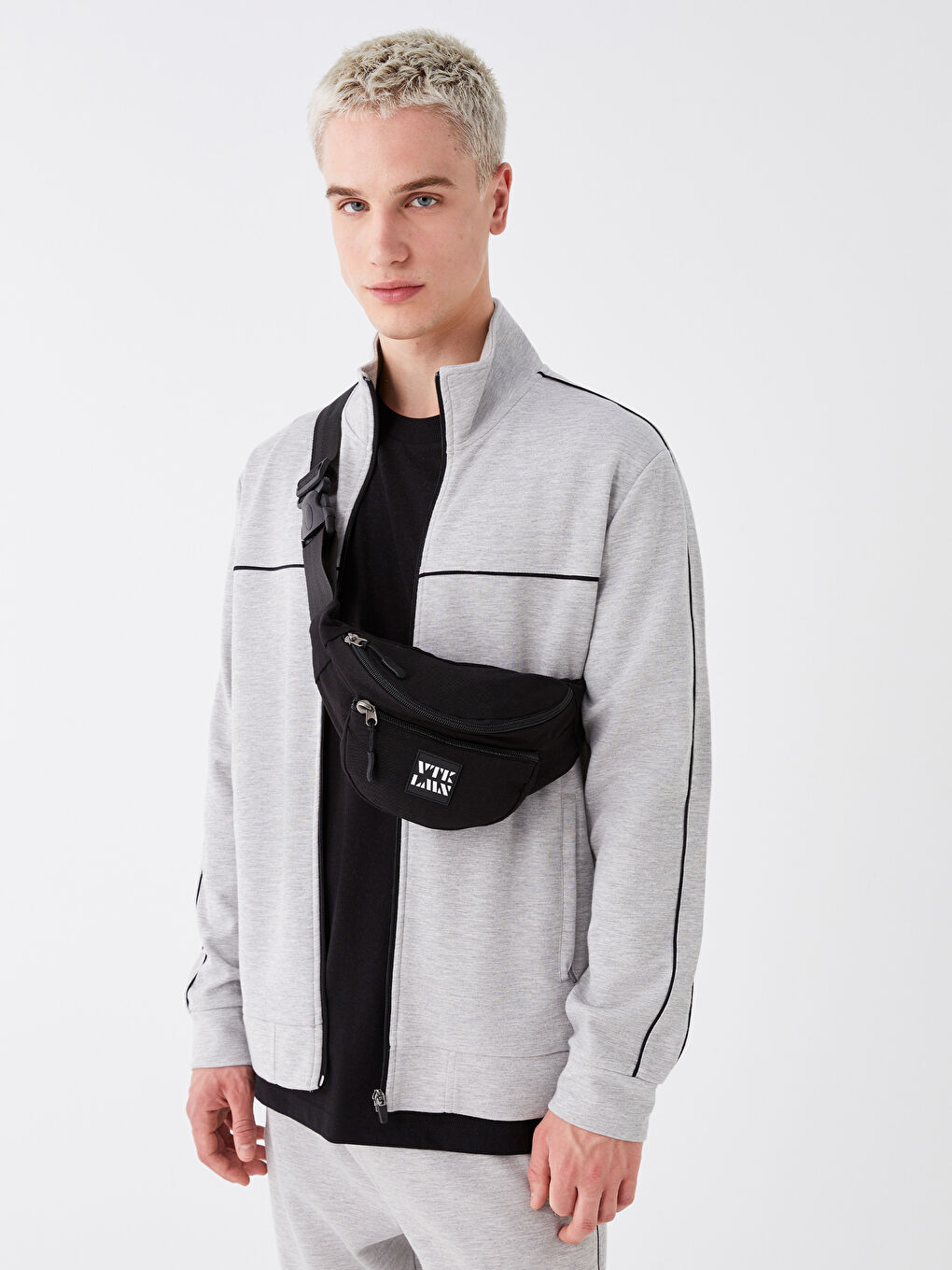 Siyah Etiket Detaylı Erkek Bel Çantası-1