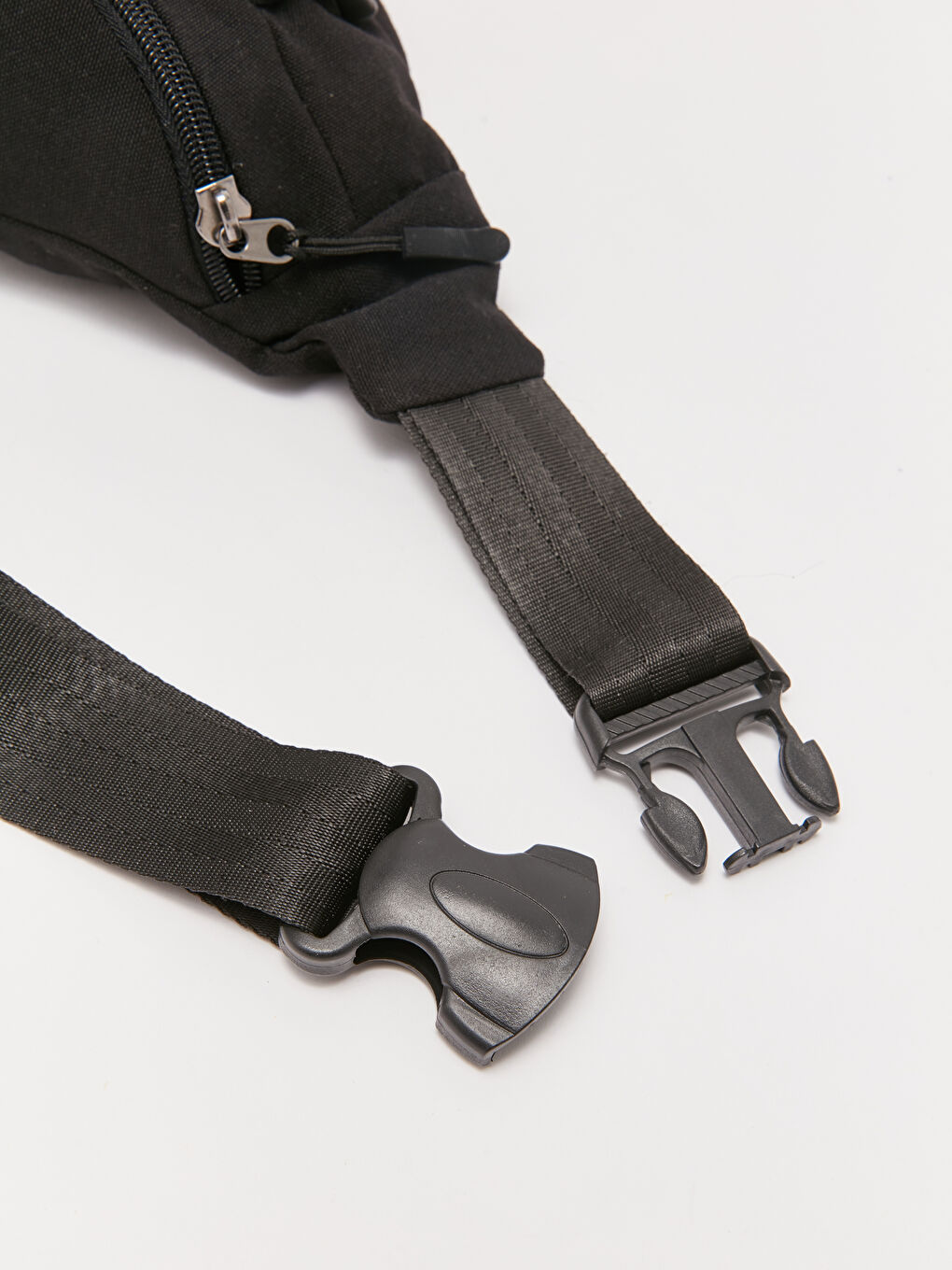 Siyah Etiket Detaylı Erkek Bel Çantası-4