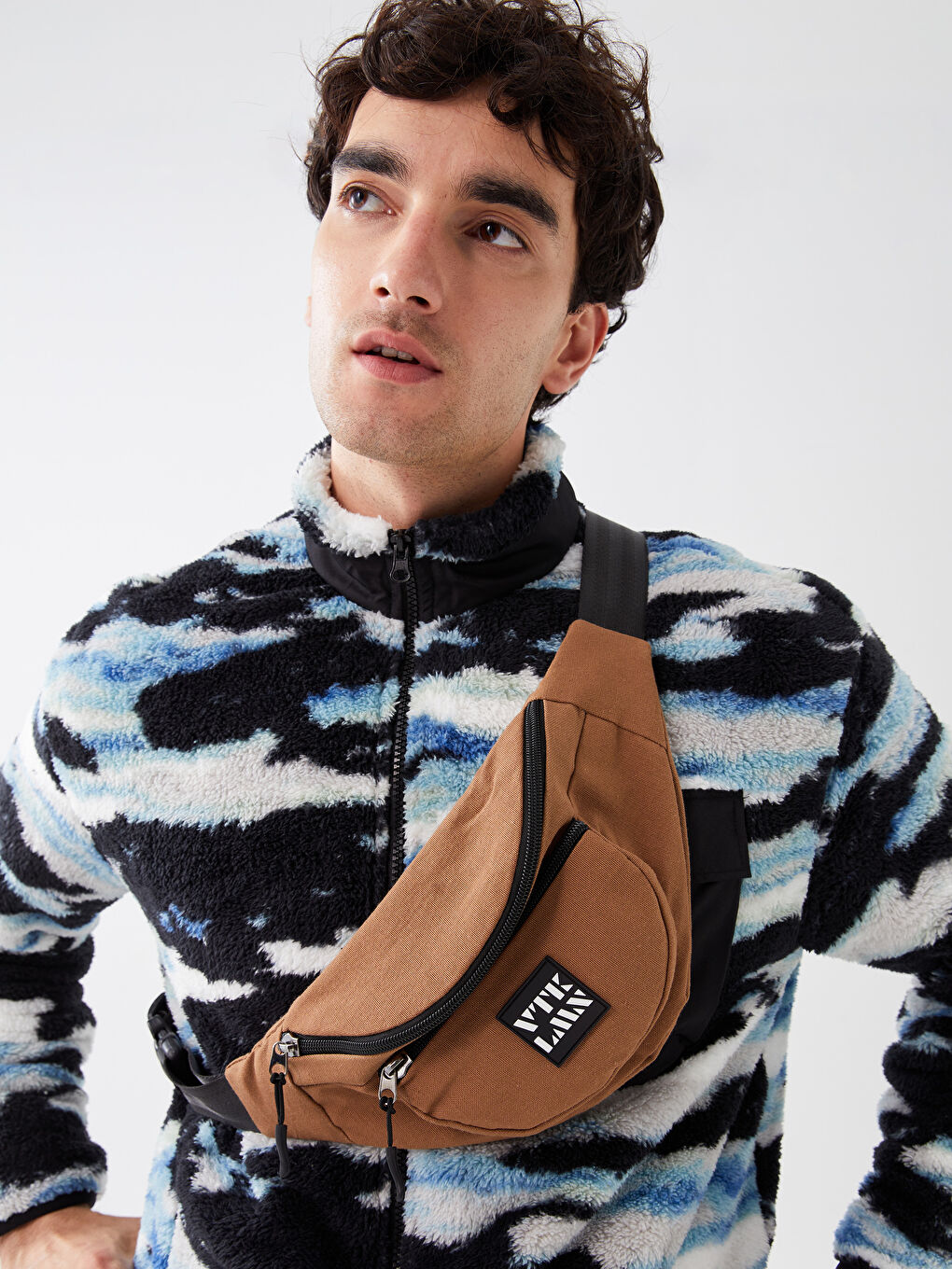 Kahverengi Etiket Detaylı Erkek Bel Çantası