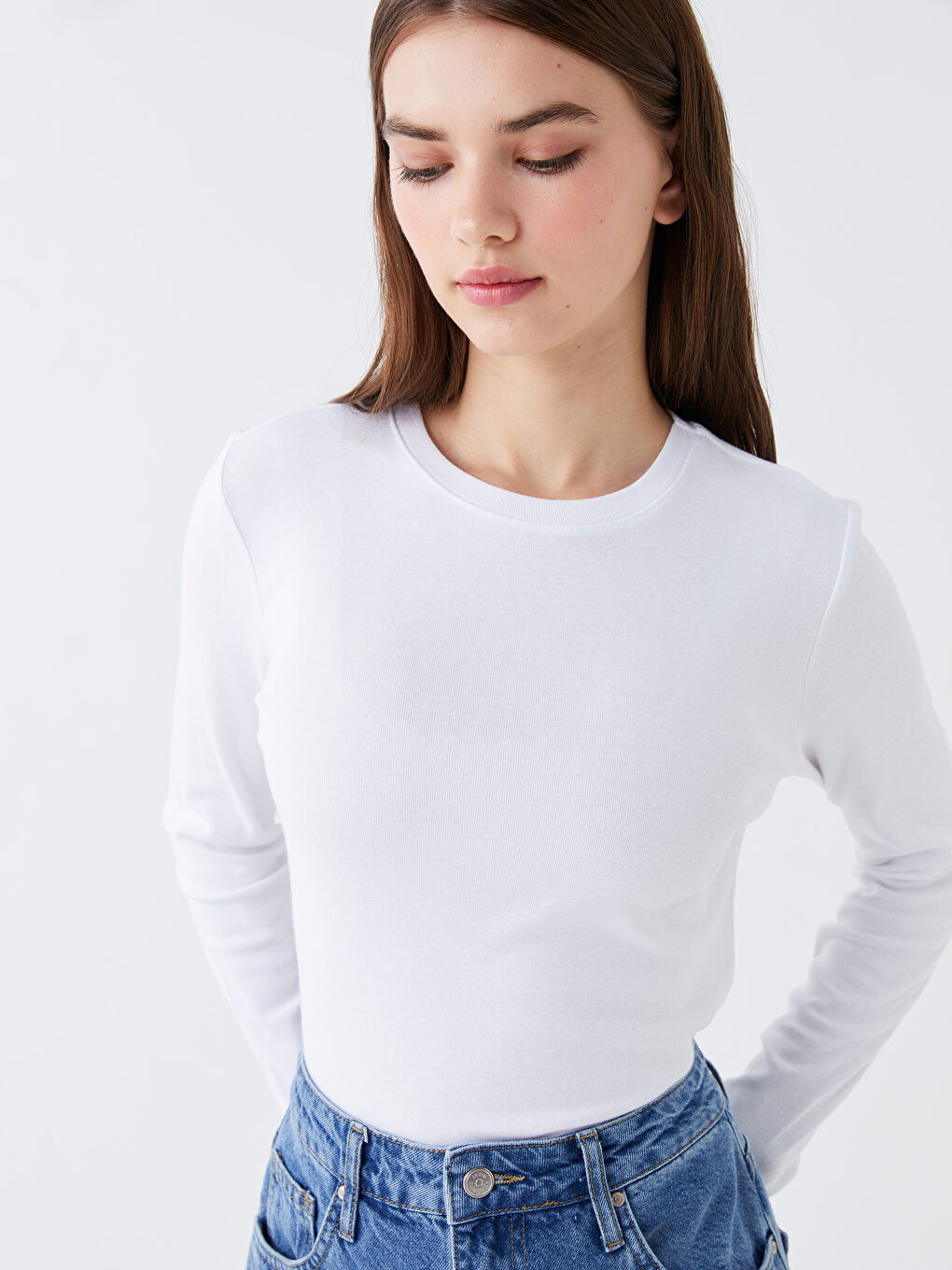 Beyaz Bisiklet Yaka Düz Uzun Kollu Kadın Tişört-1